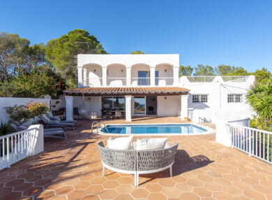 (English) Villa Atlas – A charming 4-bedroom villa offering panoramic sea and mountain views