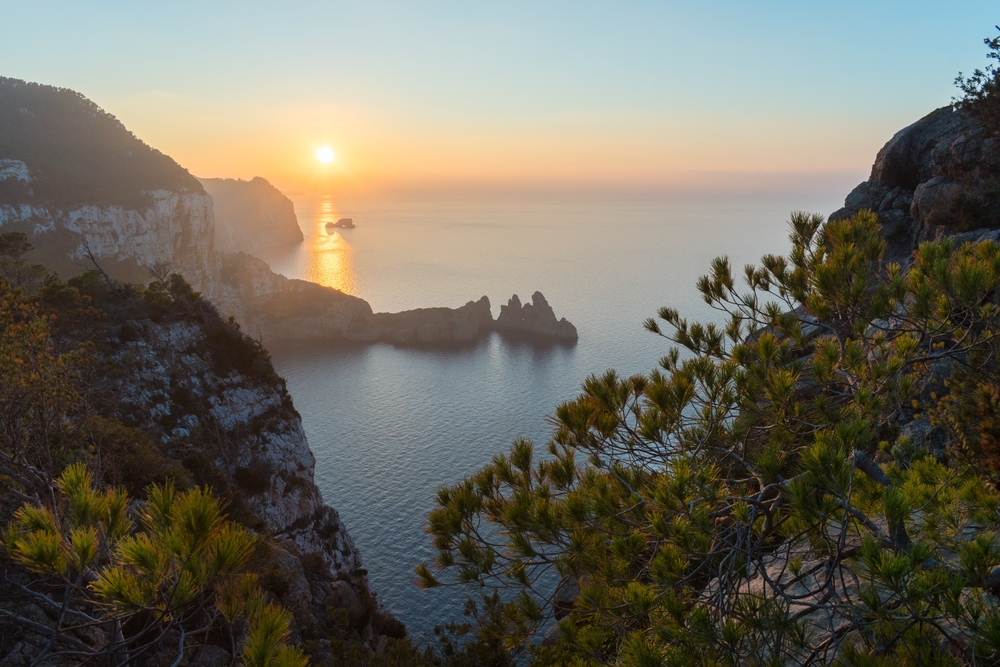 Shutterstock 2408314551